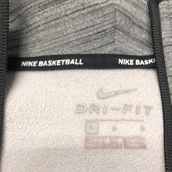 ⭐️⬇️ Nike Grey and Black Large Basketball Jacket - Picture 6 of 10